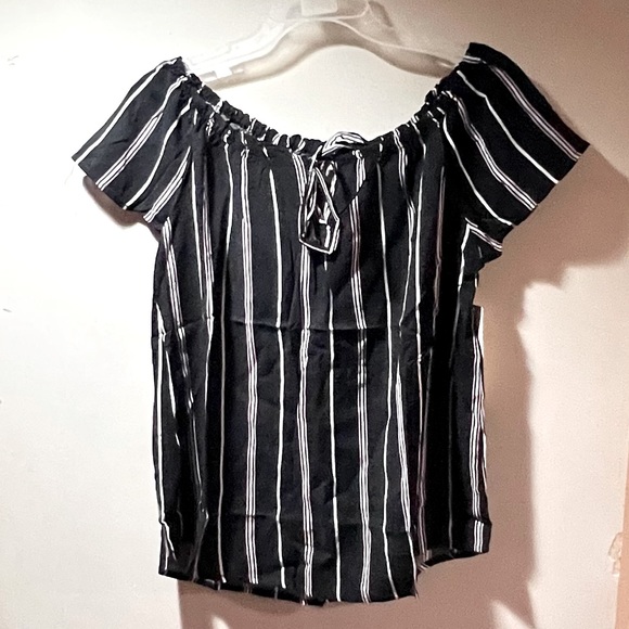 Short sleeve blouse - Picture 1 of 2